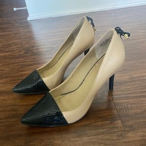 Levity Jalone Pump - Nude/ Black - Size 7.5